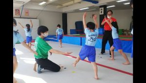 箕面教室　側転3_1787